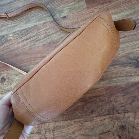 Tan Leather Crossbody Bag - Picture 3 of 5